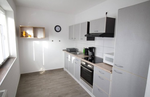 Alsfeld Apartment | The apartment offers a total of approx. 48 square meters of living space. A living room with laminate flooring, a complete kitchenette with refrigerator, a completely new chic bathroom. In the bedroom there is a bed (140x200m) with two bedside tables. Ver