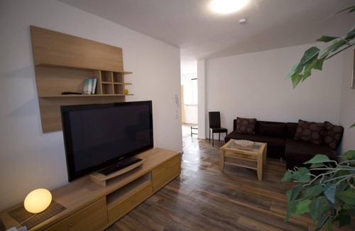 Alsfeld Apartment | The apartment offers a total of approx. 48 square meters of living space. A living room with laminate flooring, a complete kitchenette with refrigerator, a completely new chic bathroom. In the bedroom there is a bed (140x200m) with two bedside tables. Ver