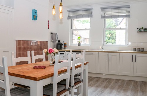 New Forest District Cottage | THE APOTHECARY, family friendly in Brockenhurst