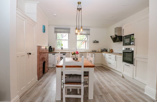 New Forest District Cottage | THE APOTHECARY, family friendly in Brockenhurst