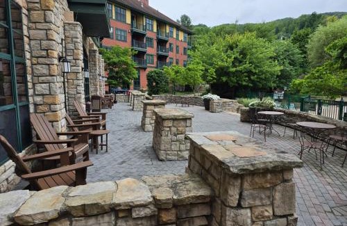 Vernon Apartment | The Appalachian Hotel at Mountain Creek Resort - Pool, Hot Tub & Sauna