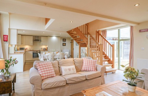 Axminster Cottage | THE APPLE BARN AT WYKE FARM, pet friendly in Lyme Regis