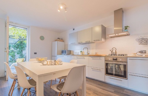 Fiumelatte Apartment | The Apple House