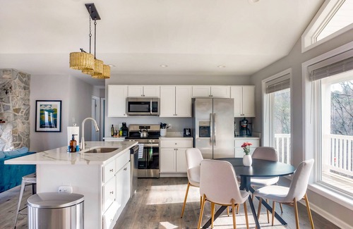 Front Royal House | The Apple Mountain House