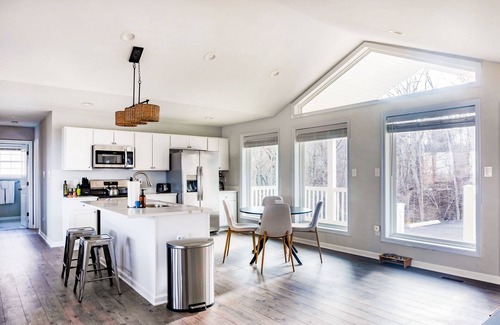 Front Royal House | The Apple Mountain House