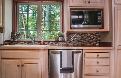 Spring Grove House | The April Inn - A Victorian Waterfront Retreat