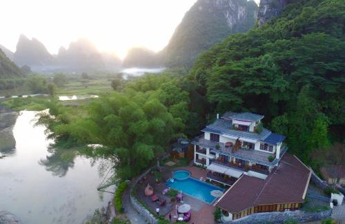Ten Mile Gallery Hotel | The Apsara Lodge-Airport or TS Free pick-up over 3 nights