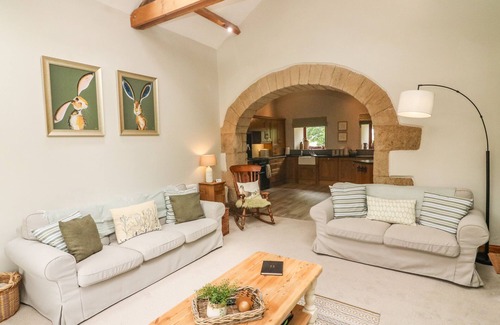 Richmond Cottage | THE ARCHES LARKLANDS, pet friendly, with a garden in Richmond