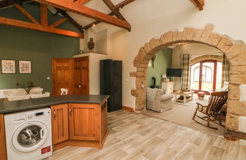 Richmond Cottage | THE ARCHES LARKLANDS, pet friendly, with a garden in Richmond
