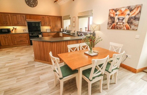 Richmond Cottage | THE ARCHES LARKLANDS, pet friendly, with a garden in Richmond