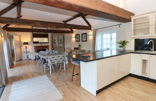 Caldwell House | THE ARCHES, pet friendly, character holiday cottage in Eppleby