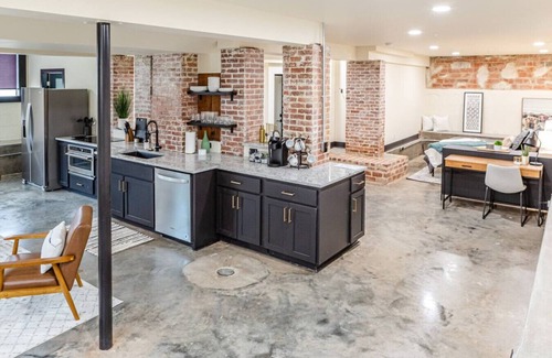 Maple Ridge North Apartment | The Aristocrat - Velencia's Beauty