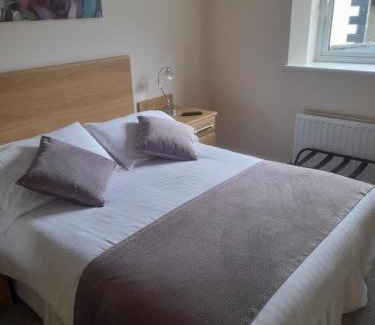 Armoy Bed & Breakfast | The Armada Bar And Restaurant