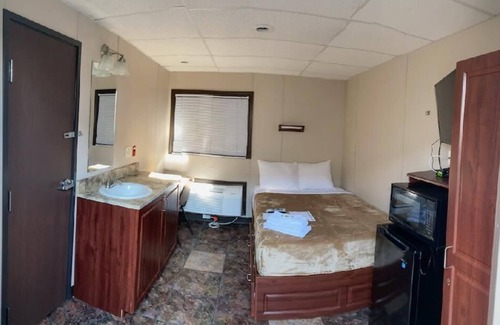 Karnes City Cabin | The Armadillo Hotel Karnes City