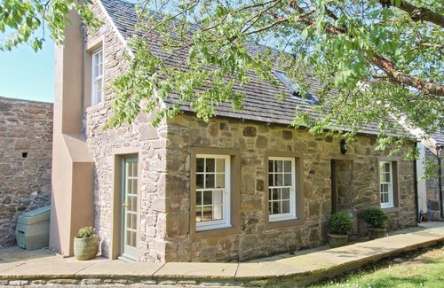 Auchterarder Cottage | The Arns Cottage is a traditional stone built, cosy and luxurious retreat.