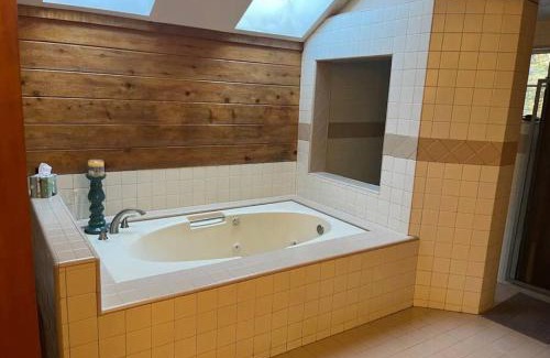 Lake Arrowhead Villa | The Arrowhead Hideaway! Game Room + BBQ