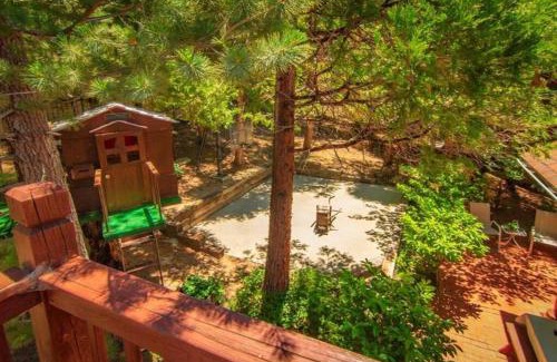 Lake Arrowhead Villa | The Arrowhead Hideaway! Game Room + BBQ