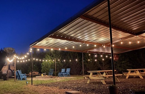 Wills Point Cabin | The Arrowhead Tipi Resort - Many Mountains - Nomadic Tipis on Lake Tawakoni