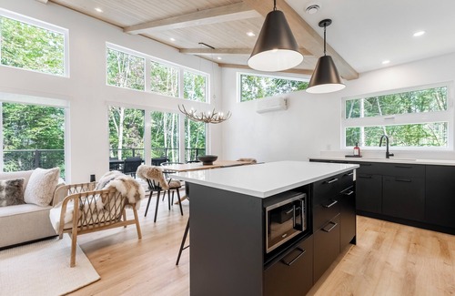 Saint Come Ski Chalet | The Årstid | Spa | BBQ | Patio | TV | WIFI | AC