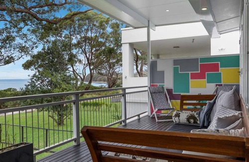 Vincentia House | The Art Cottage- Beachfront - Pet Friendly
