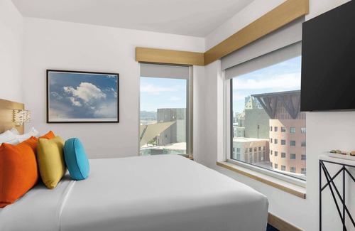 Golden Triangle Hotel | The Art Hotel Denver, Curio Collection by Hilton