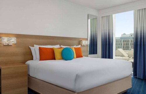 Golden Triangle Hotel | The Art Hotel Denver, Curio Collection by Hilton