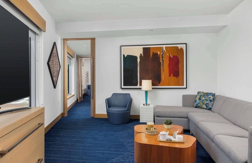 Golden Triangle Hotel | The Art Hotel Denver, Curio Collection by Hilton