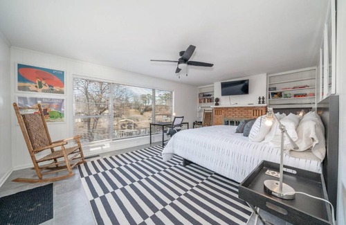 Lakeland House | The Art House on the Lake