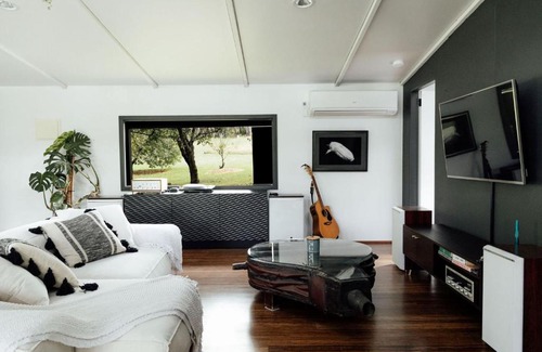 Woodlands House | The Artemis Cottage