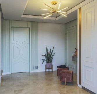 Central Okanagan Apartment | The Artisan - Boutique retreat with lake view.