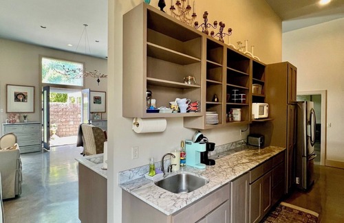 West Central House | The Artist Abode in Kendall Yards. Just blocks from shops, bars & restaurants.