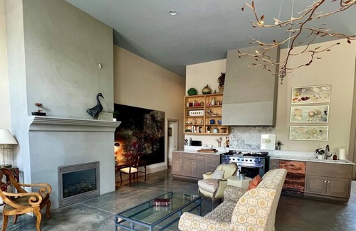 West Central House | The Artist Abode in Kendall Yards. Just blocks from shops, bars & restaurants.