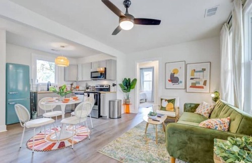 North Charleston House | The Artist-cute 2/1 and only 8 minutes to downtown