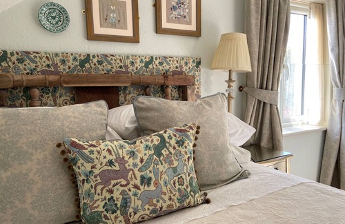 Baldoyle Bed & Breakfast | The Artist Residence Boutique B&B - A 100 year old cottage by the sea in Dublin