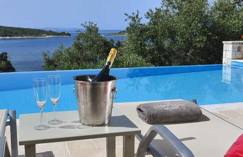 Katsimatika Villa | The Artist's House - One Bedroom Villa, Sleeps 2