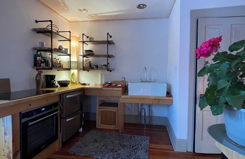 Fairfield Apartment | The Artist's Treehouse