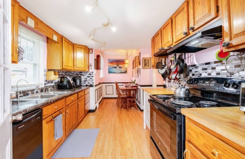 Scotrun House | The Artist Studio Loft - Poconos - Hot Tub