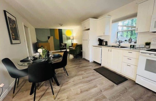 Bancroft House | The Artistry | Riverfront | Luxury & Comfort Await