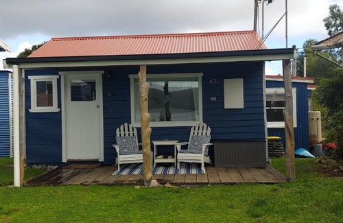 Strahan Bed & Breakfast | The Artists Cottage - absolute waterfront