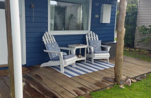 Strahan Bed & Breakfast | The Artists Cottage - absolute waterfront