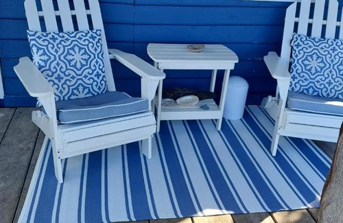 Strahan Bed & Breakfast | The Artists Cottage - absolute waterfront
