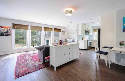 Okotoks Apartment | The Artist’s Retreat