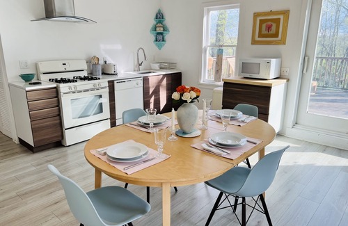 Claverack-Red Mills House | The Artist’s Studio - Cool country chic guesthouse