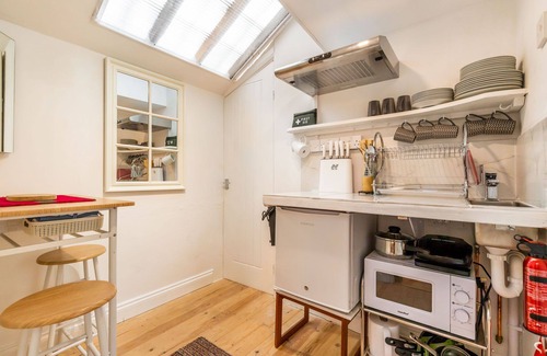 Norwich Cottage | The Artists Workshop | Quirky 2-Bedroom Annex in Norwich City Centre