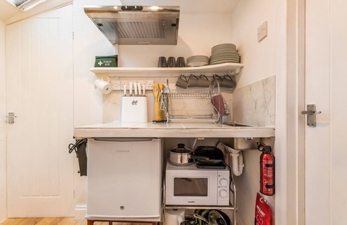 Norwich Cottage | The Artists Workshop | Quirky 2-Bedroom Annex in Norwich City Centre