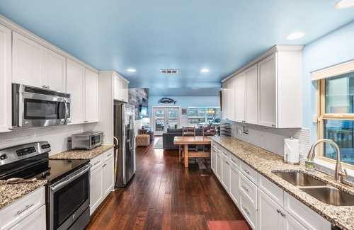 Point Venture House | The Ascent - Lakefront Private Doc Sleeps 10