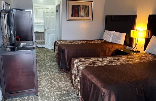 Madawaska Valley Hotel | The Ash Grove Inn