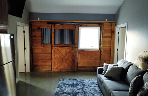Waynoka House | The Ash Street Stables Villas
