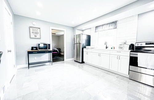 Niagara Falls House | The Ashland Manor