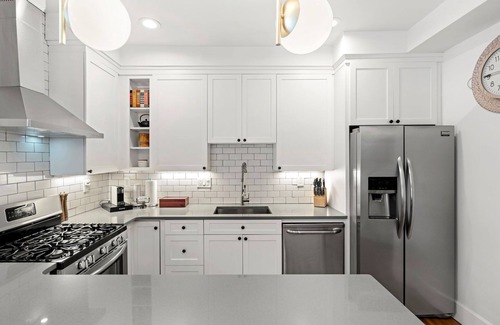 St. Marks Apartment | 🎖The Ashmont Apartment - Close to Subway & Downtown Boston🎖